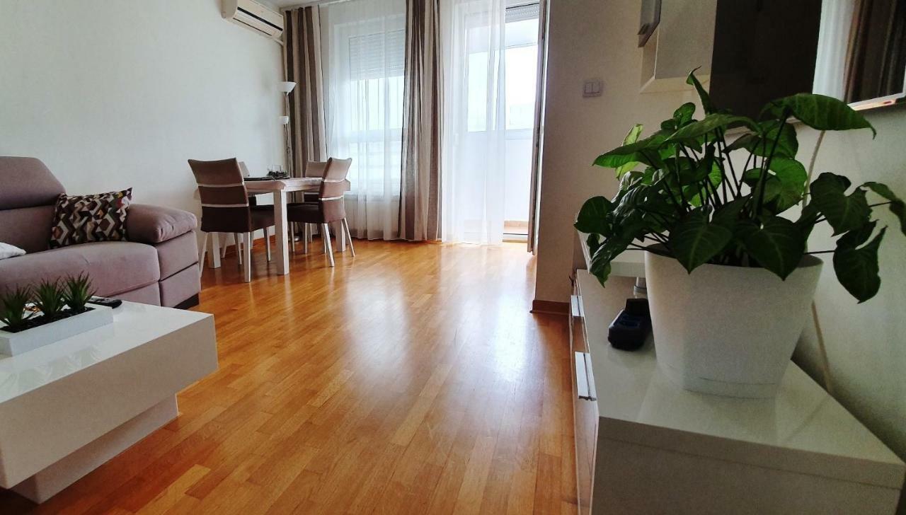 Royal Apartment Belvill Belgrado Esterno foto