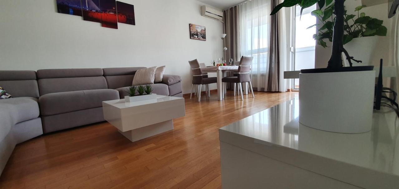 Royal Apartment Belvill Belgrado Esterno foto
