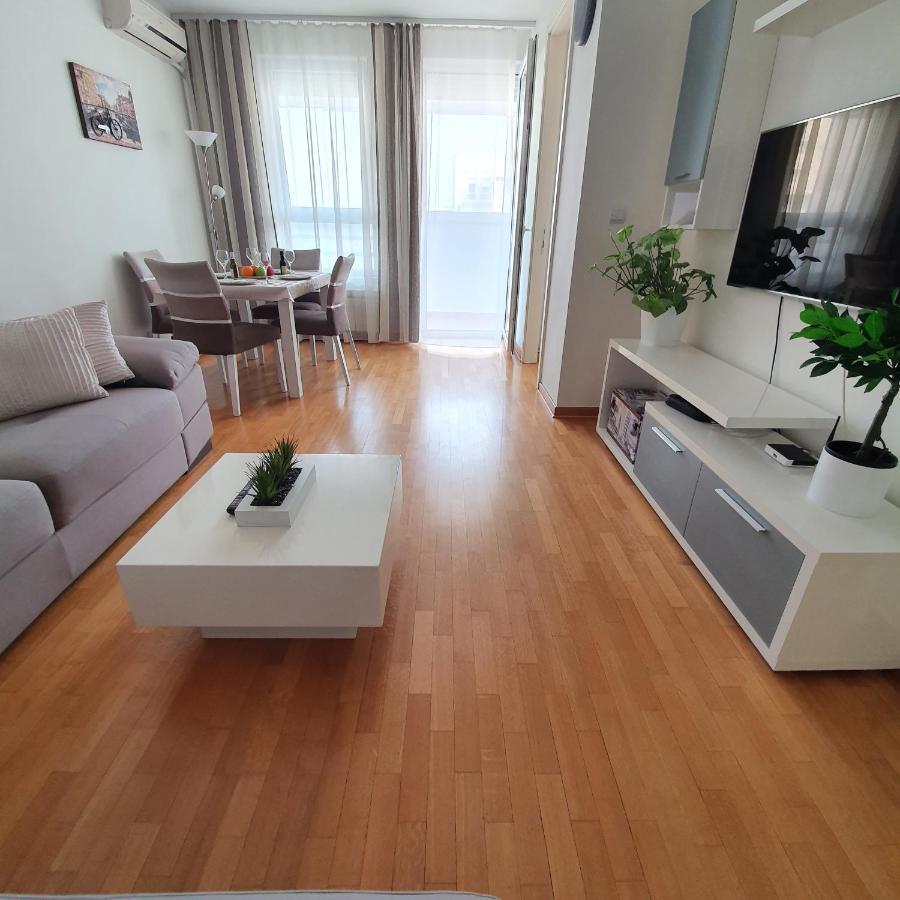 Royal Apartment Belvill Belgrado Esterno foto