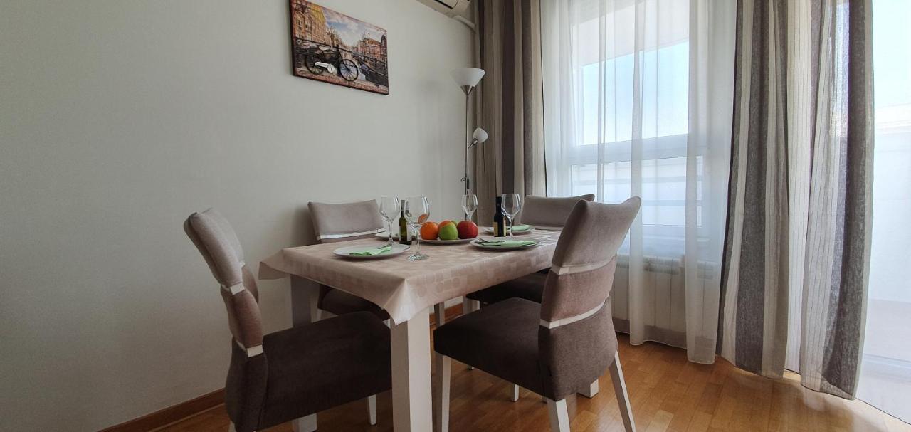 Royal Apartment Belvill Belgrado Esterno foto
