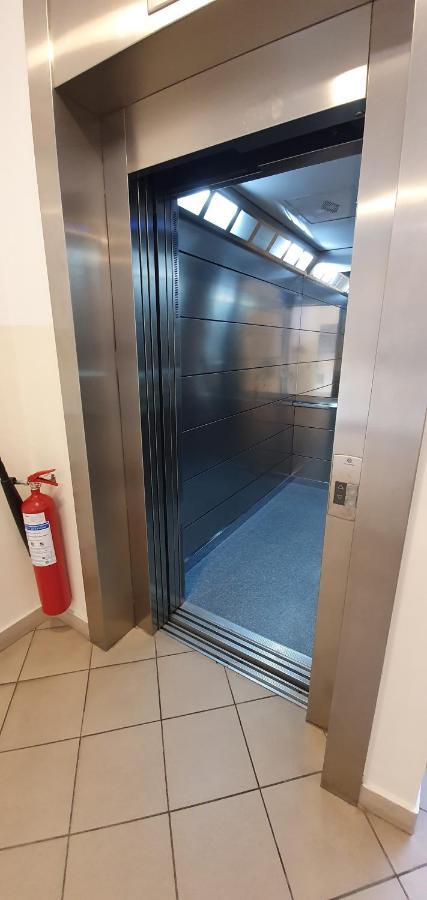 Royal Apartment Belvill Belgrado Esterno foto